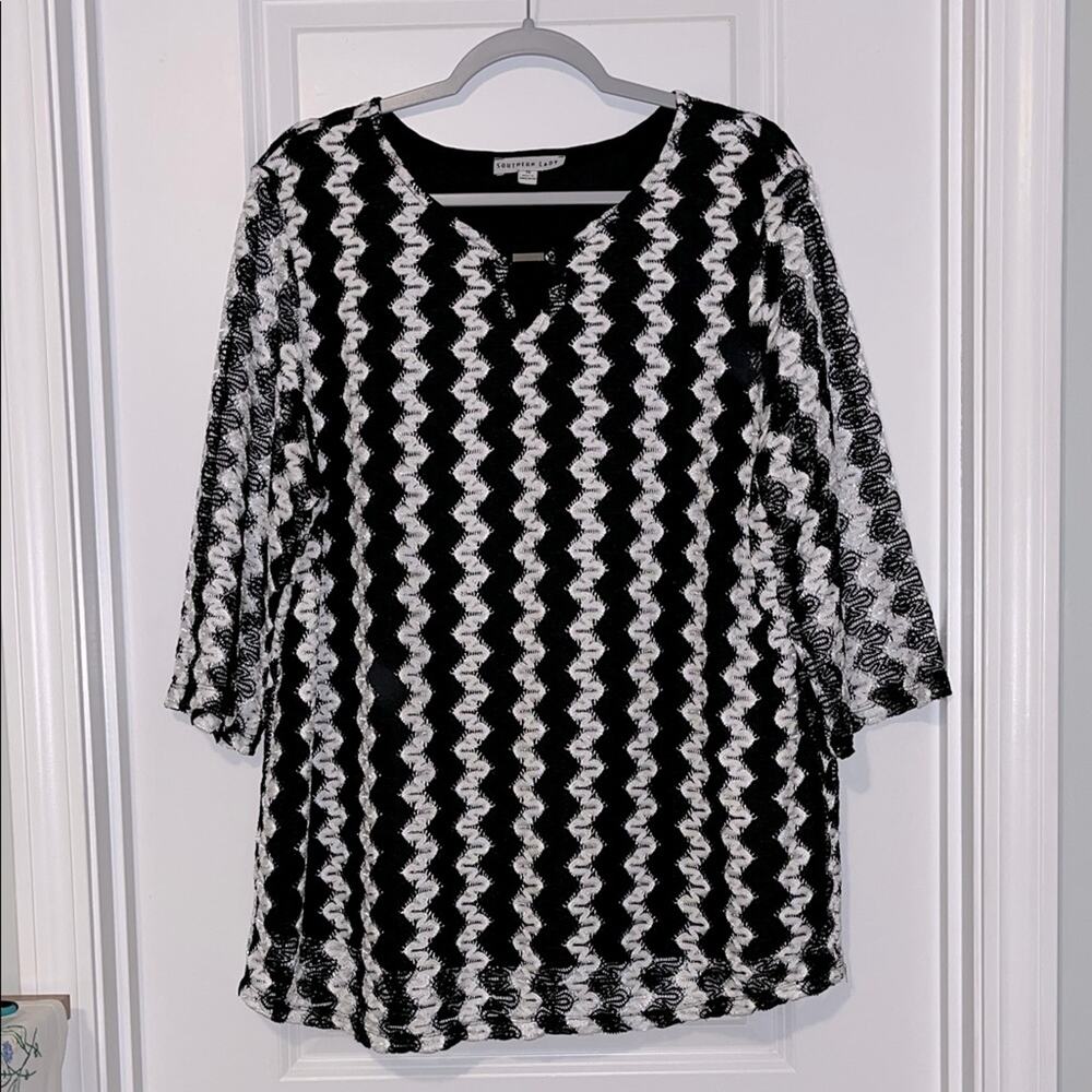 ⚡️ 3 for $30 ⚡️ Southern Lady 3/4 Sleeve Black and White Zigzag Lace Top